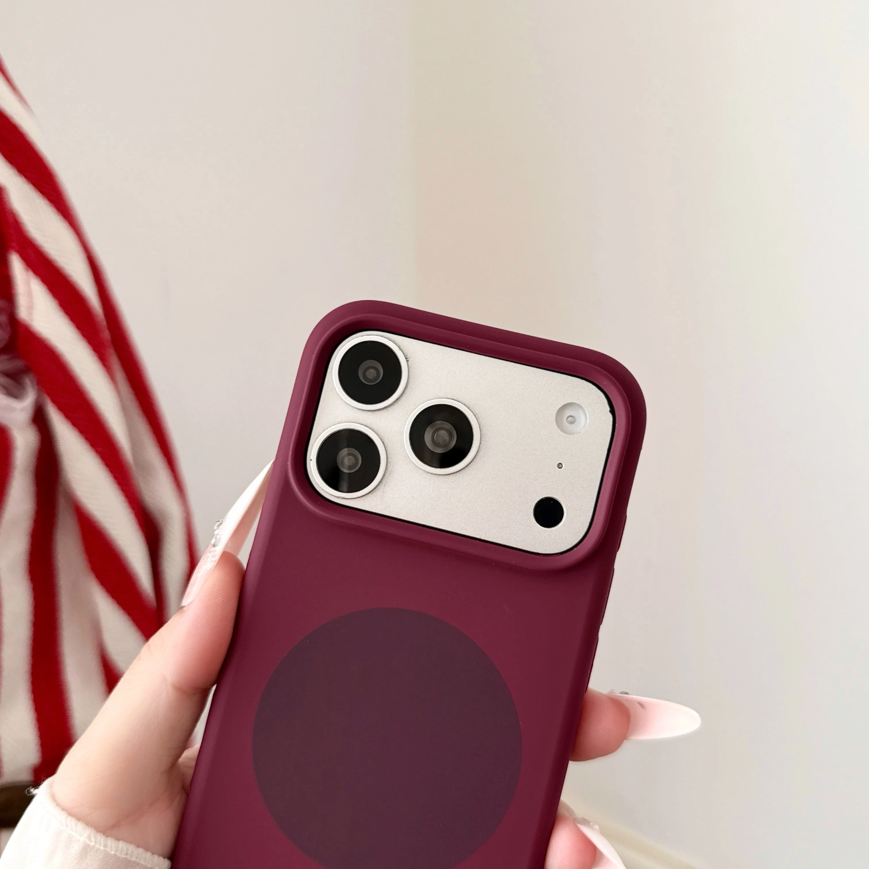 เคสโทรศัพท์ซิลิโคนเหลวสีพื้น ด - Liquid Silicone Magnetic Phone Case บทวิจารณ์และราคา